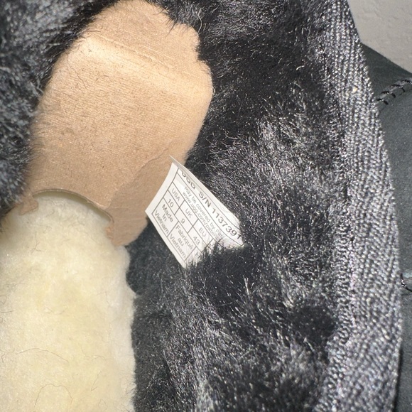 UGG Men’s Classic Ultra Mini Boot // Black Size 10 - Picture 5 of 7